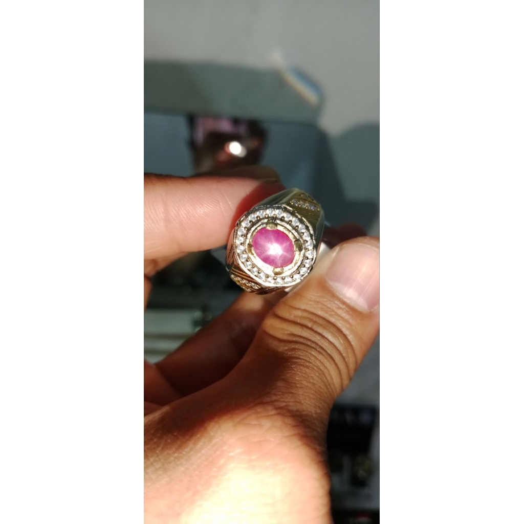 Ruby Star Burma est Natural