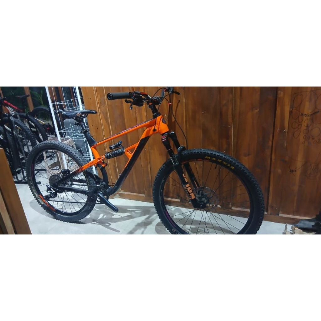 Sepeda Polygon Siskiu D5 tahun 2020 second size L27.5