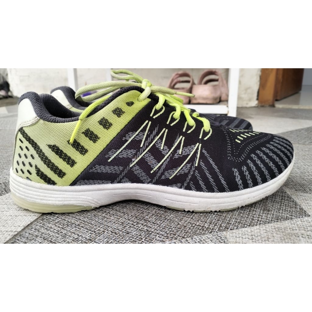 sepatu olahraga trekkers 42 second