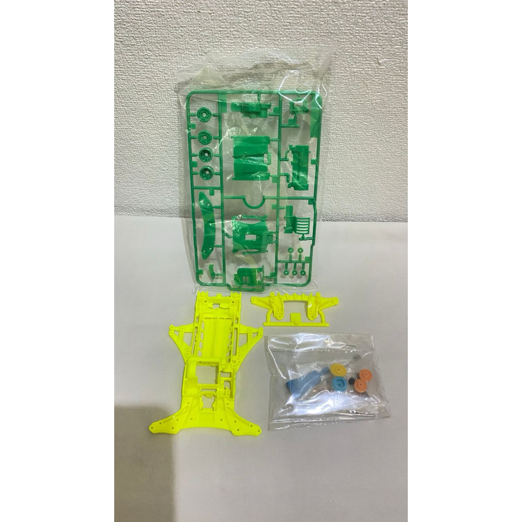 Tamiya FMA Chassis Fluorescent Yellow dan Gearbox Green dan Gear Set FMA Tanpa Motor (Loose Hong Kon