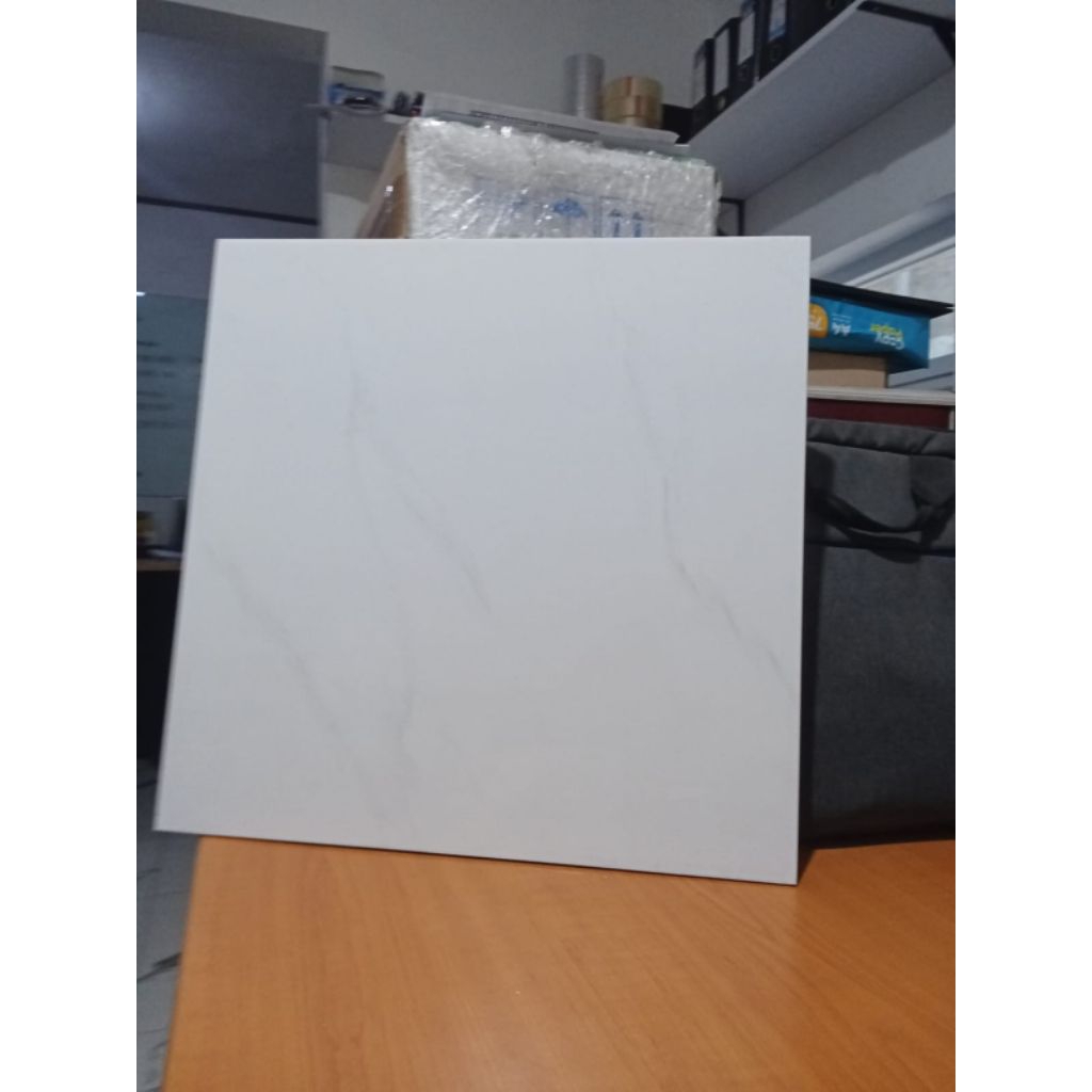 Keramik Glossy Carara Bianca 40 x 40