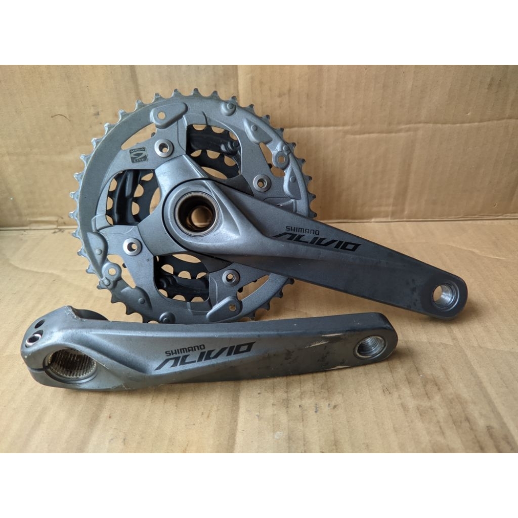 crank Shimano Alivio HT2 3speed + BB