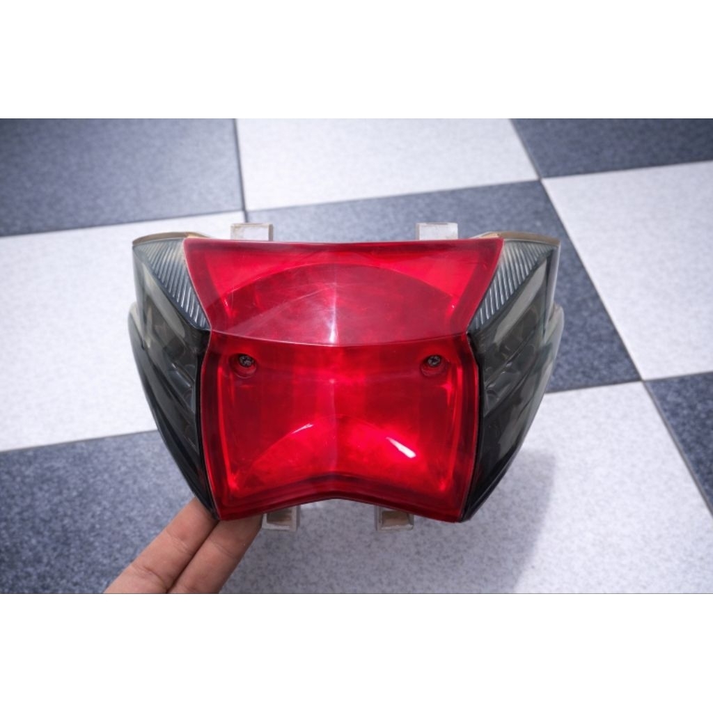 replektor lampu belakang kymco free lx original copotan
