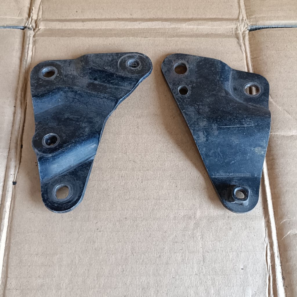 Bracket brecket braket breket knalpot pangkon dudukan postep foostep belakang Honda Supra x 100 lama
