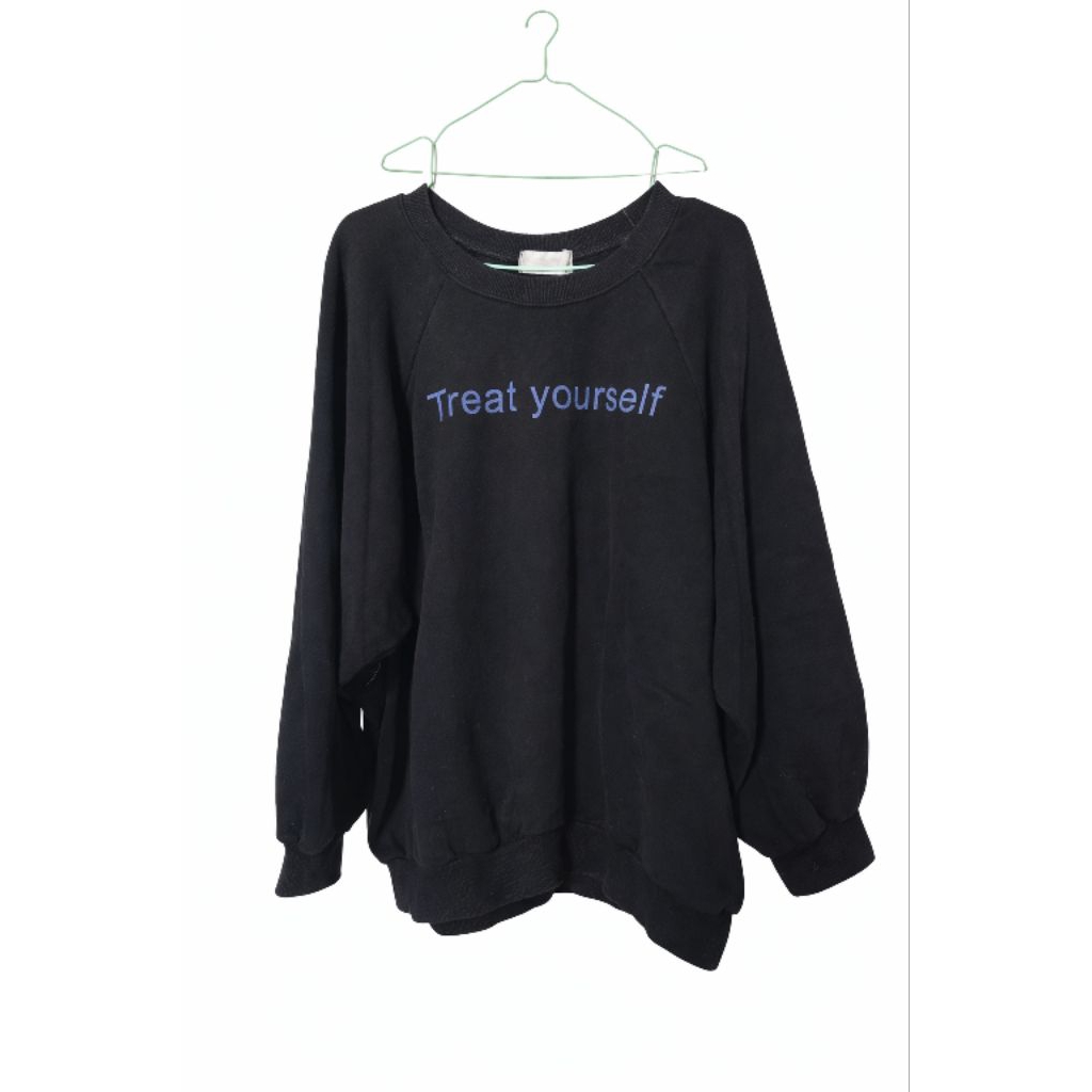 Crewneck Hitam Pekat – Second / Preloved