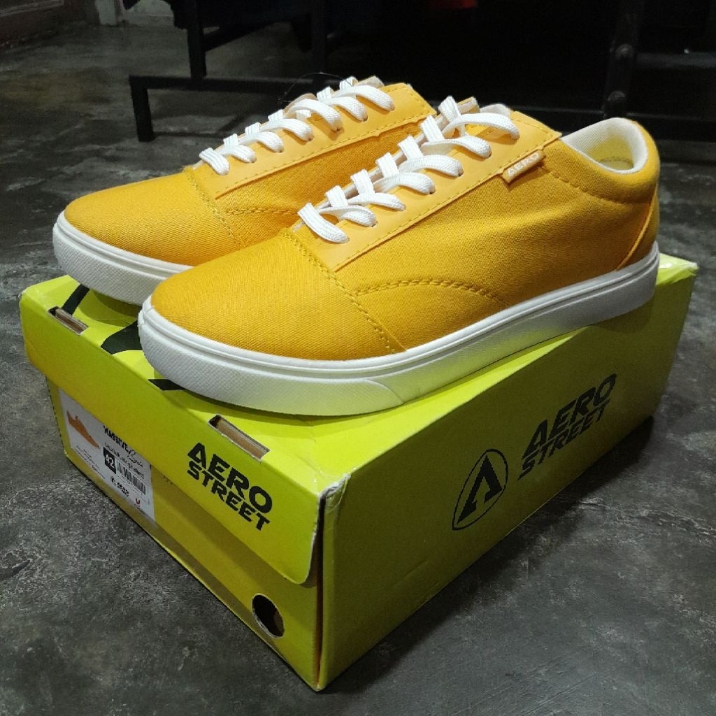 AEROSTREET MASSIVE BASIC NATURAL/KUNING