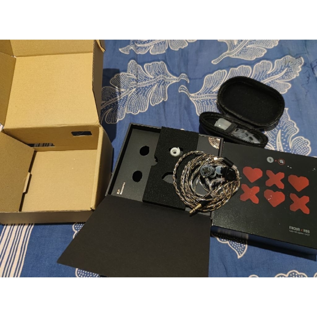 simgot ew300 HBB + eartips tang sancai