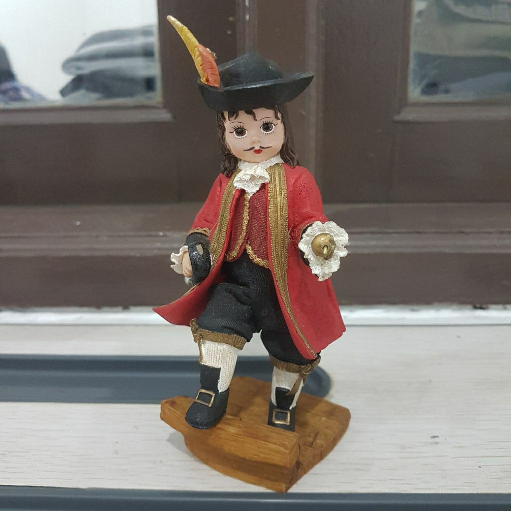 Pajangan Patung Vintage Madame Alexander Classic Captain Hook Figurine Collectible