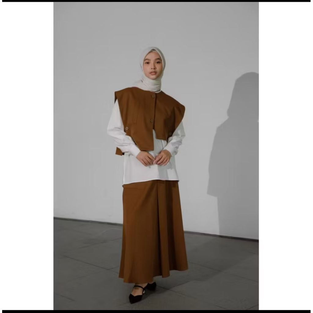 Jedda Moon Cropped Vest Preloved