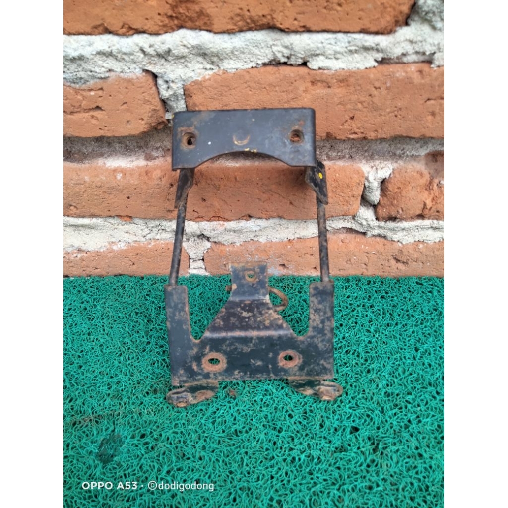 Bracket Pangkon Panel Dasi Yamaha Vega R New Original