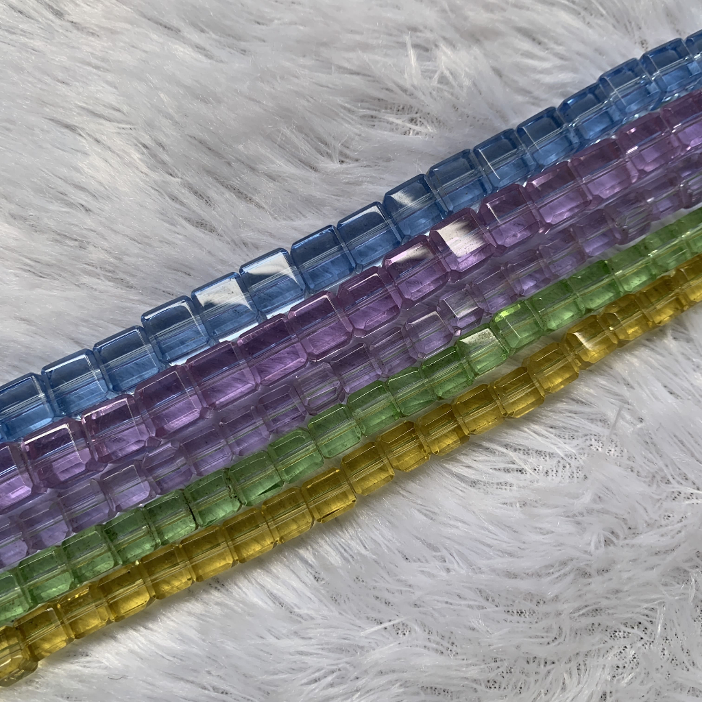 Manik Mote Kotak Akrilik Bening