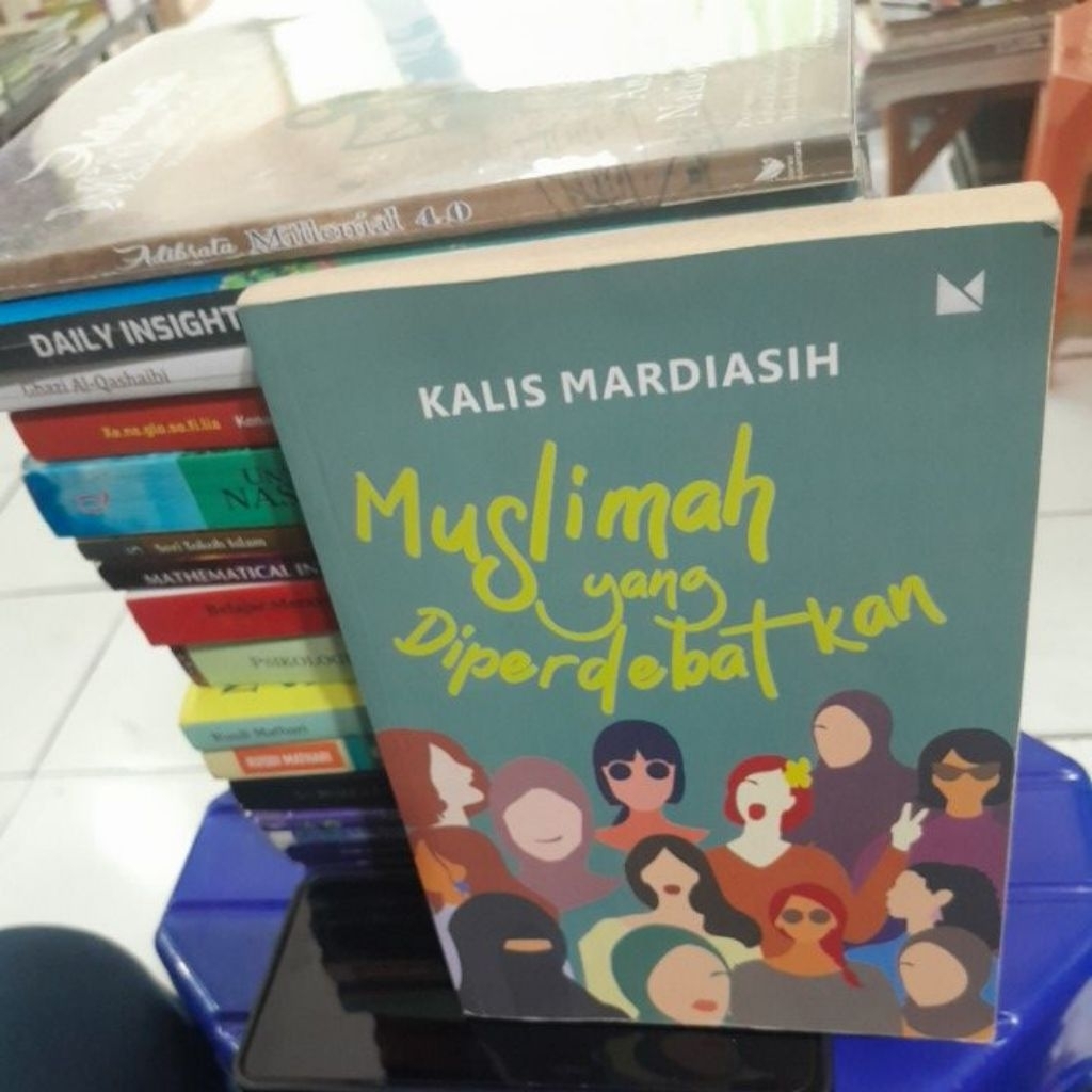MUSLIMAH YANG DIPERDEBATKAN(KALIS MARDIASIH)BUKU BEKAS