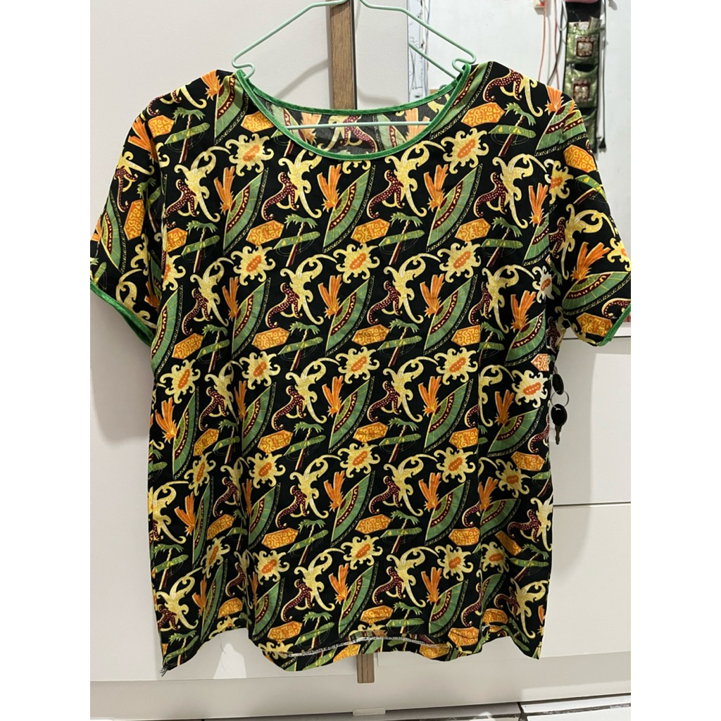 Kaos Wanita Batik