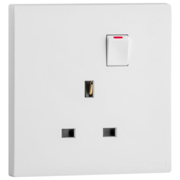 LEGRAND Obria British Standard Socket / Stop Kontak AC 16 AX 250V MEC32035WH