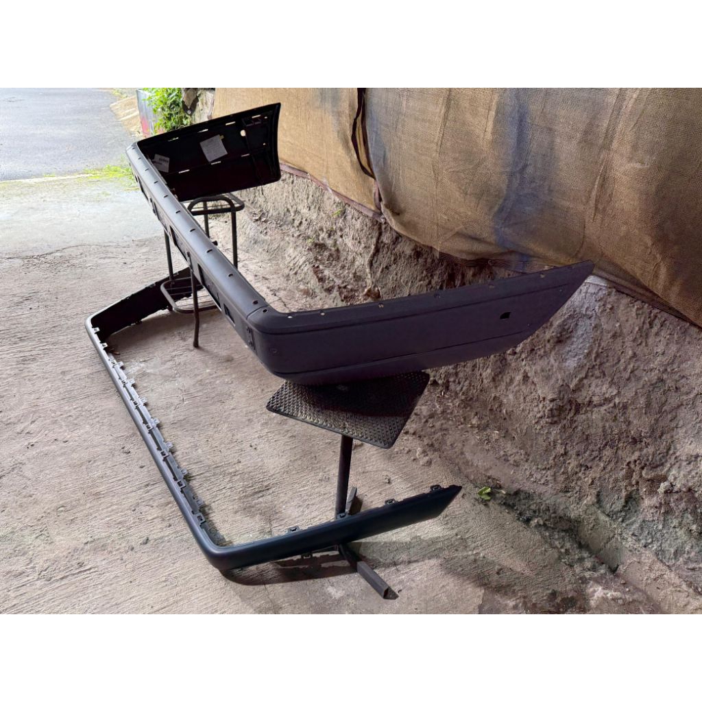 Bumper belakang mercedes Benz W 124 masterpiece New Taiwan Original