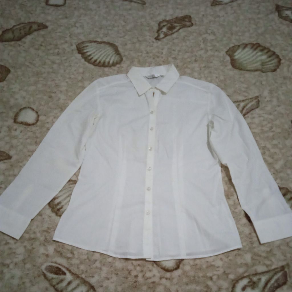 pl kemeja putih wanita