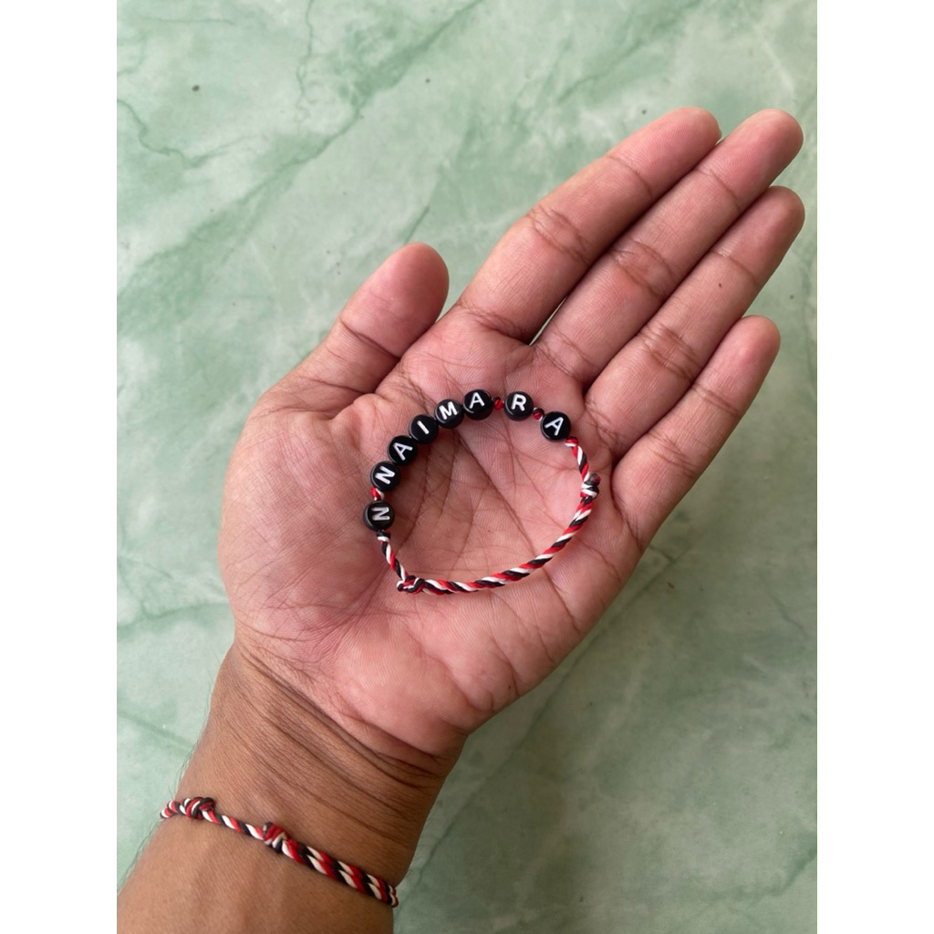 Gelang Nama Tali Tridatu Custom Aman Digunakan untuk Bayi