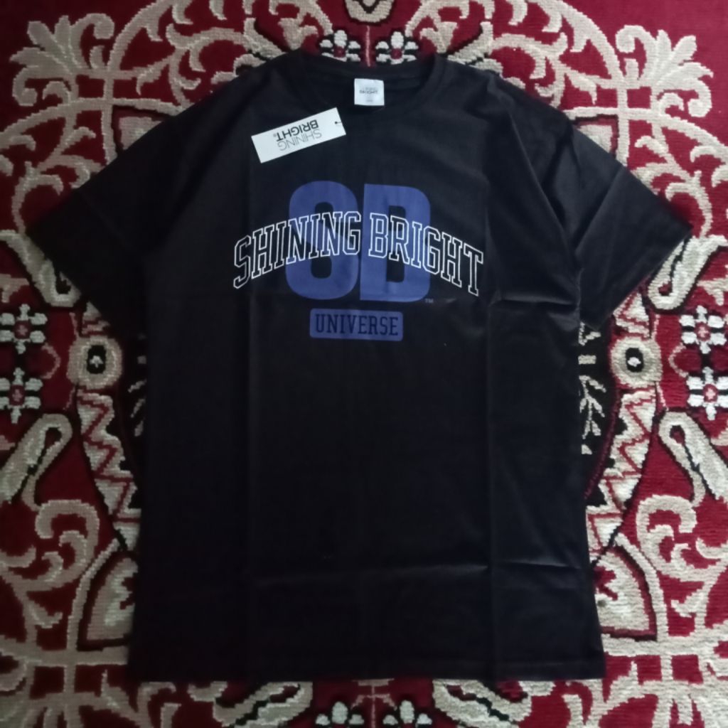 Kaos Shining Bright Big Script Original bnwt