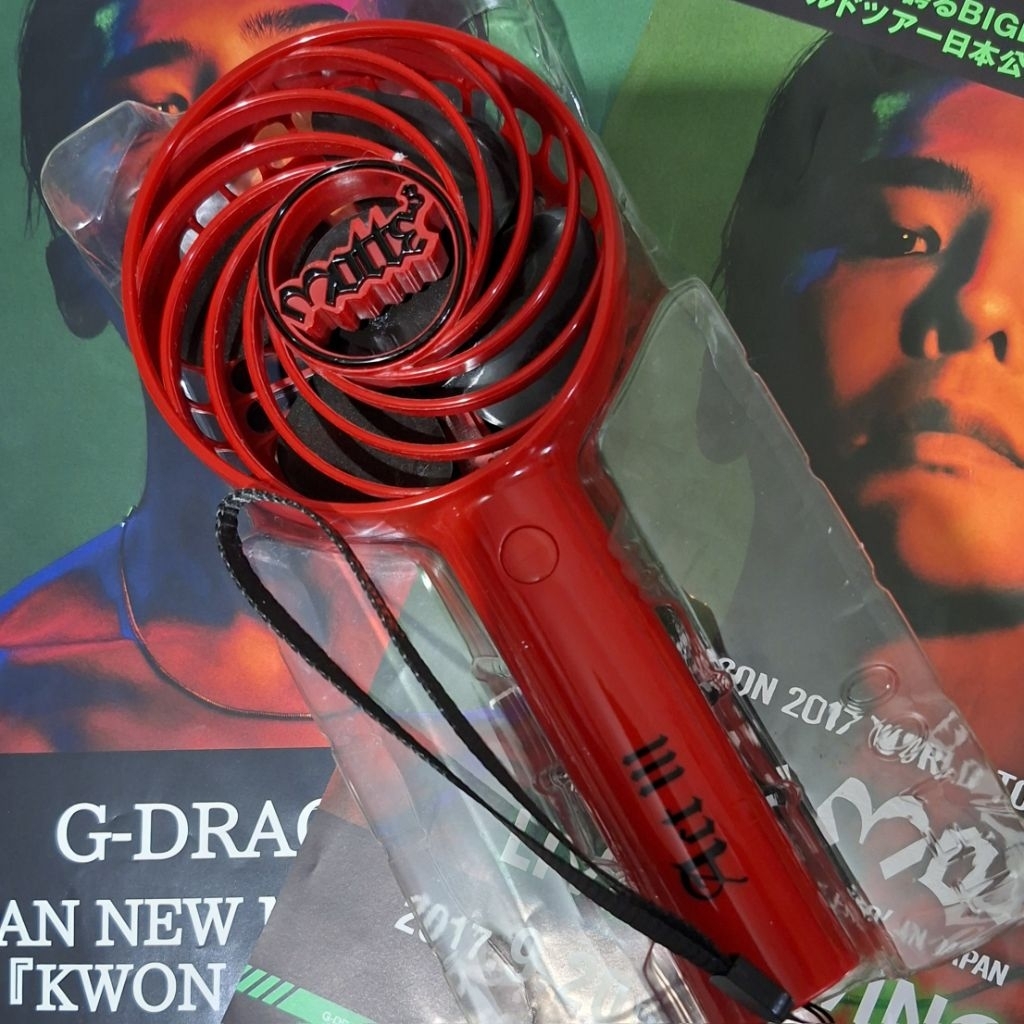 G-dragon act iii motte portable fan ( red version )