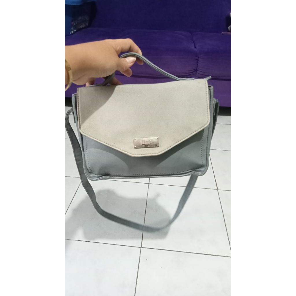 tas warna putih biru