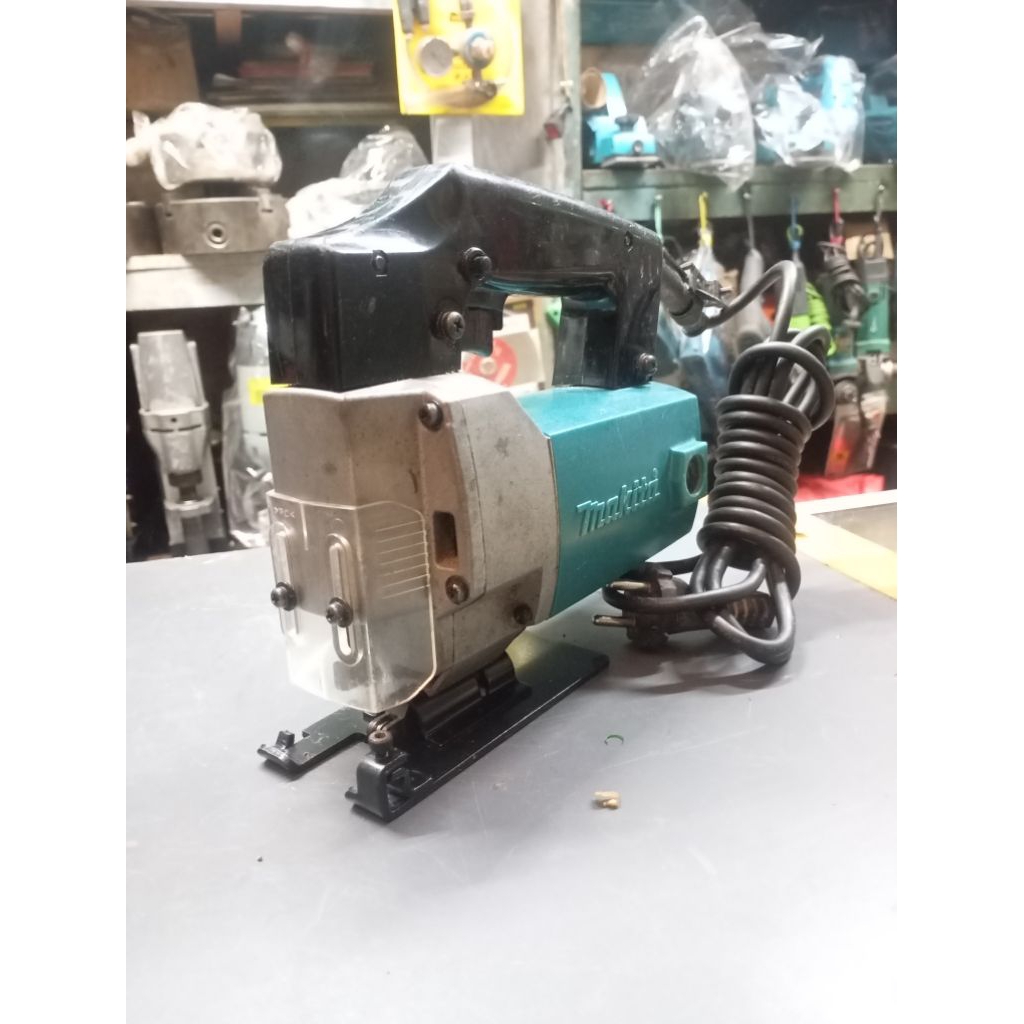 Mesin Jigsaw Kayu 4300 BV merk Makita (bekas)