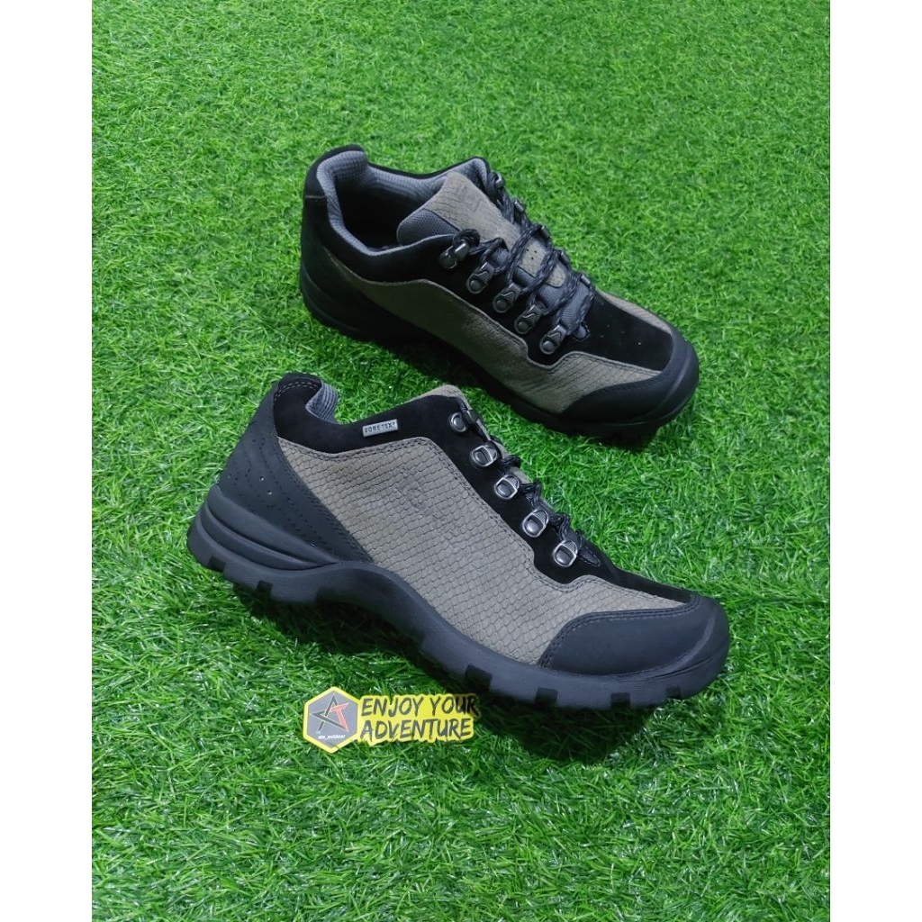 sepatu gunung trekking Toread size 43