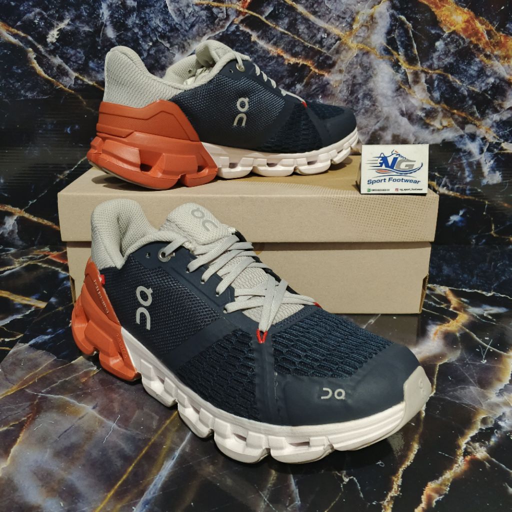 sepatu running ON Cloud