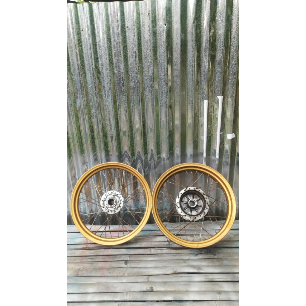 velk velg pelek tapak lebar , ring 17  tromol blkng king ori dpn mp ori