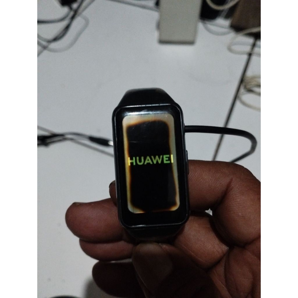 smartwatch Huawei band 6 (minus)
