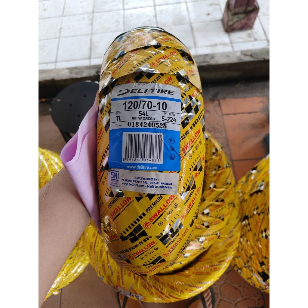 Ban luar swallow tubeless 120/70-10 s224