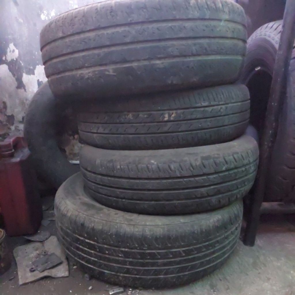 Ban Mobil Bekas untuk Mainan Ayunan