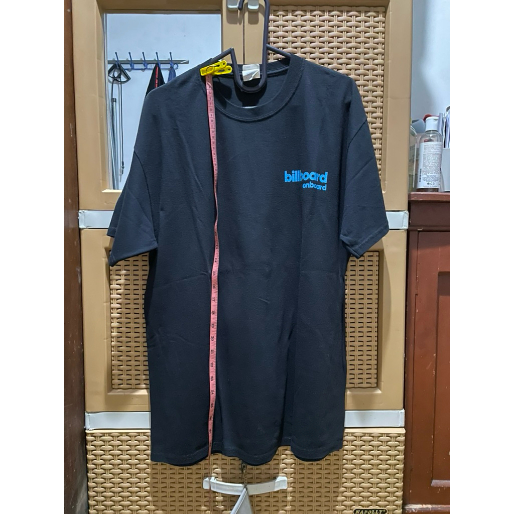 kaos unisex billboard hitam