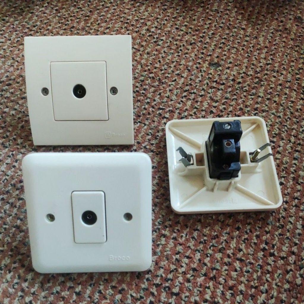 Stop kontak Socket Antena TV IB tanam Broco Bekas