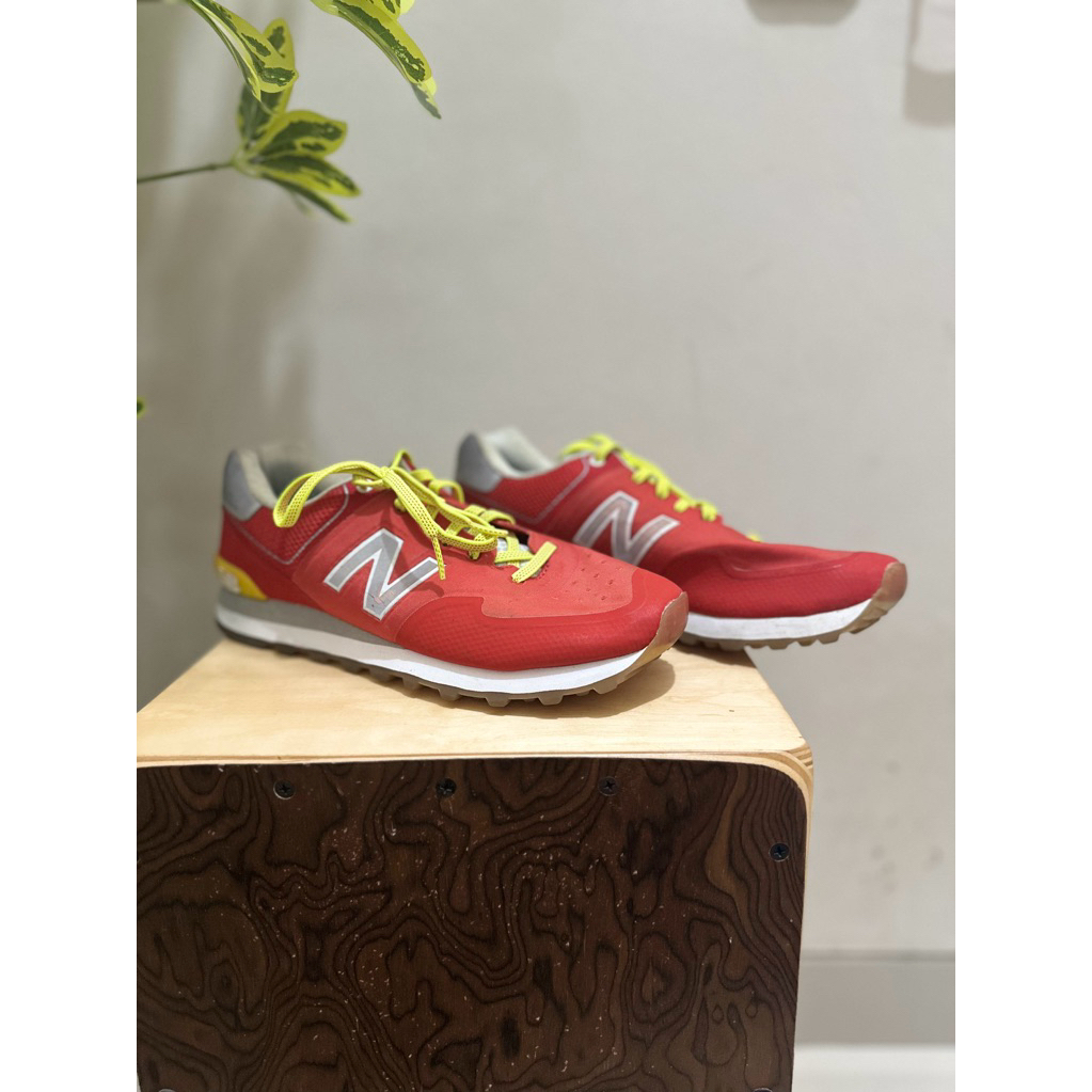 Sepatu Sneakers New Balance 574 Low Top Red Second Original Prelov Kondisi Bagus