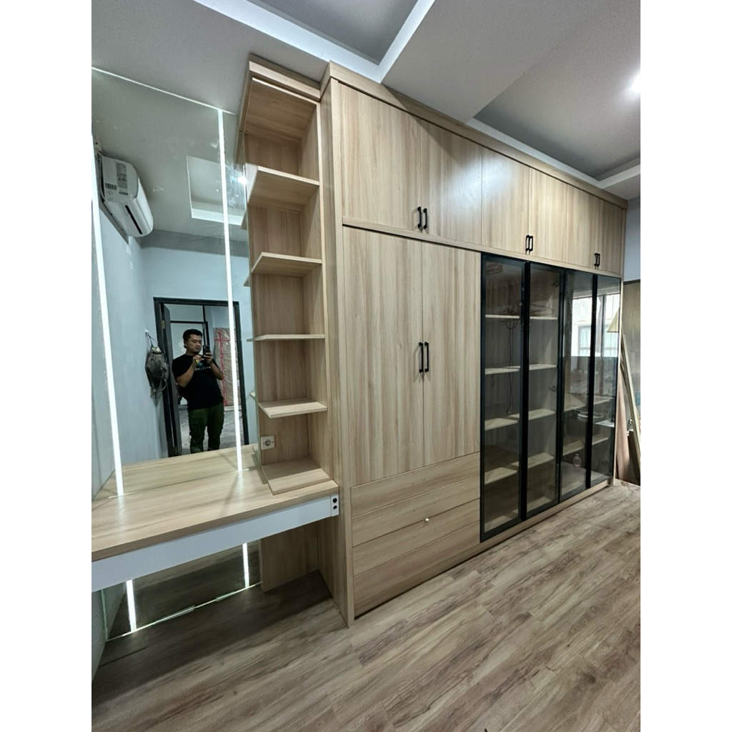 Lemari Pakaian Walk in Closet Wardrobe Credenza Kabinet TV Backdrop TV Dipan tempat todur Mr D
