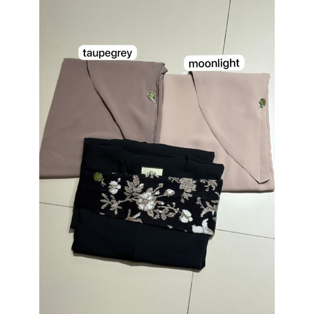 Aljenna Itsar Syari - NWT Itsar Syari Kufah Khimar Taupe Grey Long+ - PL Aljenna FK Mini Ouval Decor