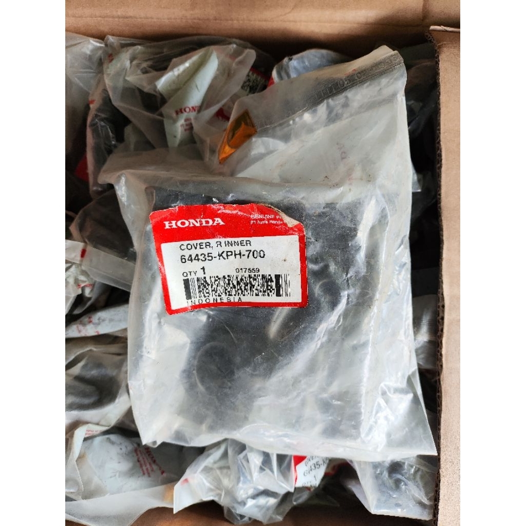 Cover Inner R Tutup Sen Sein Ritting Kanan Honda Supra X125 PGM-FI Original AHM | 64435-KPH-700