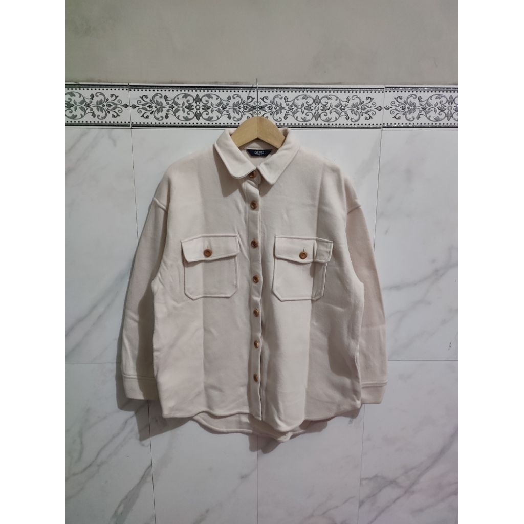 Kemeja Outer Spao Double Pocket Akrilik Wol Broken White