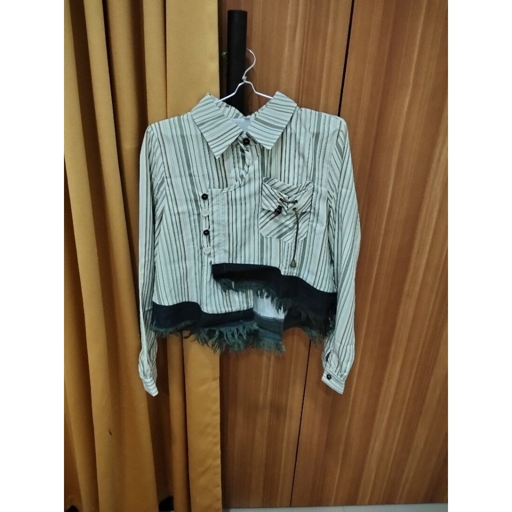 kemeja unik salur hijau