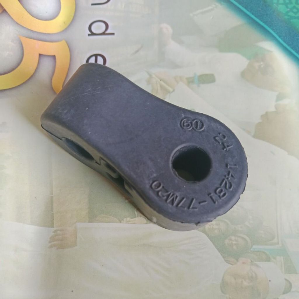 Karet Gantungan Knalpot Mobil Suzuki Ertiga 14281-77M20 Depan Original