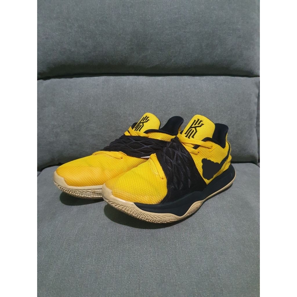 Sepatu Basket Second (Size 43)
