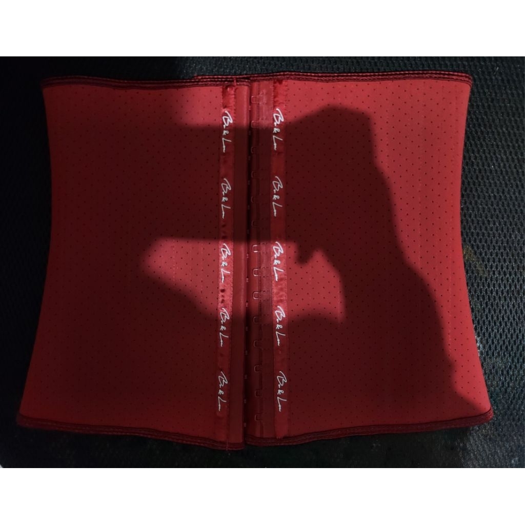 preloved 1x pakai cikor [bondlou] SIZE S TORSO 28 (include extender)