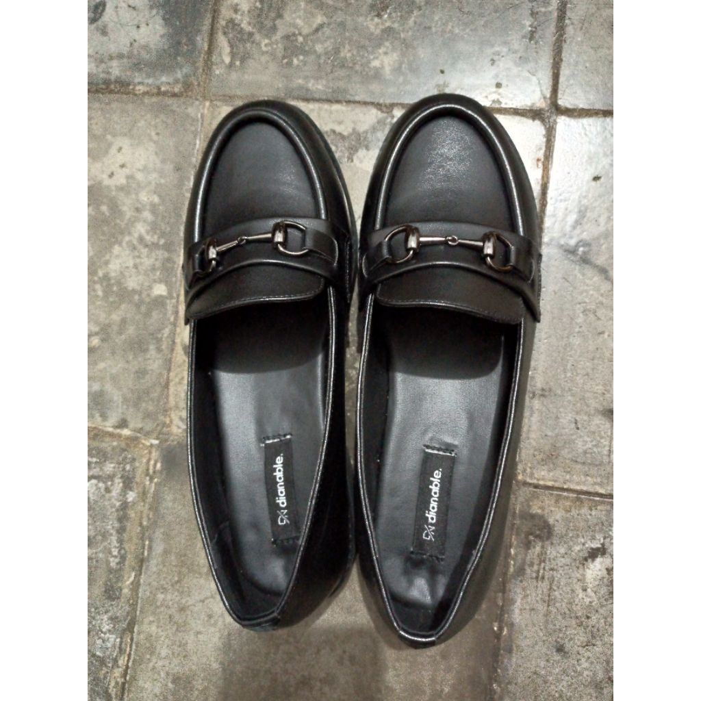 Preloved dianable shoes loafer