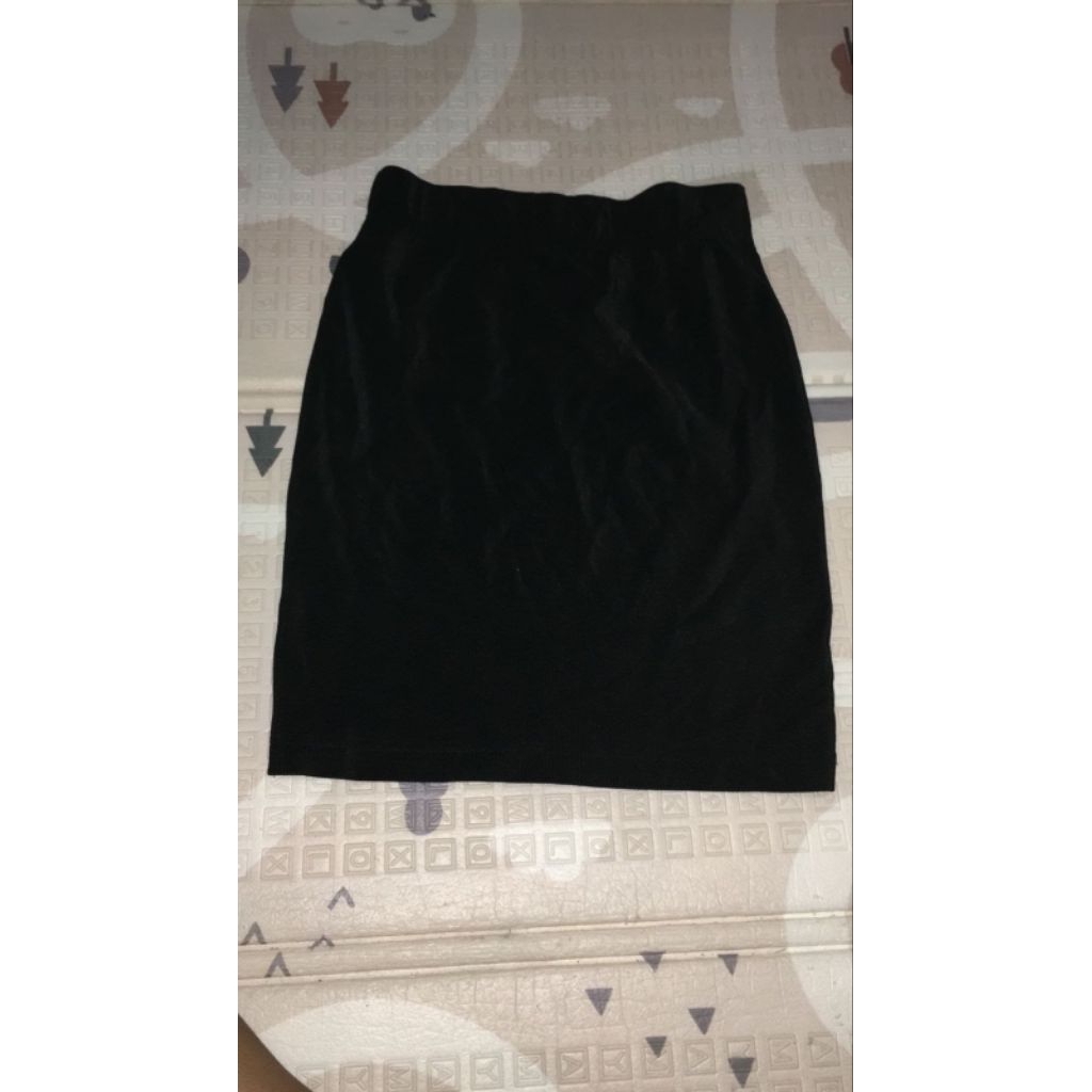 Rok Mini Wanita Hitam Polos Casual Basic