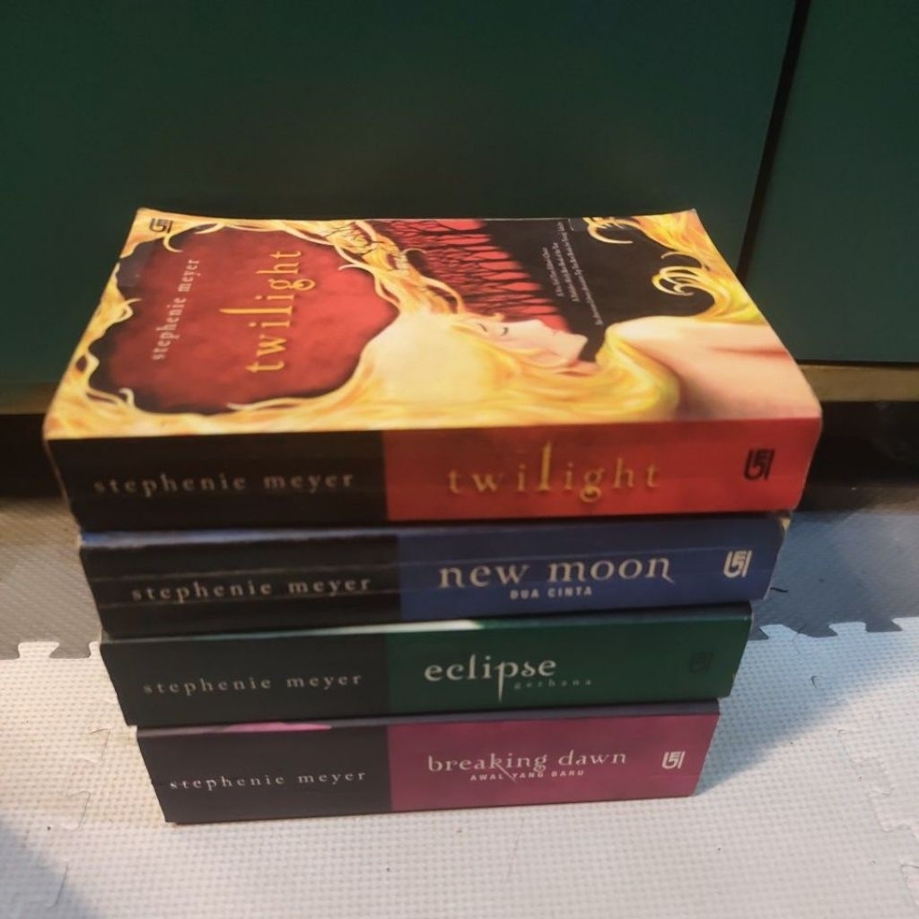 Novel Full Set lengkap twilight series by Stephenie Mayer original set ke 5