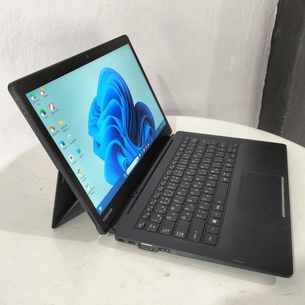 Laptop Second Toshiba Dynabook 2in1 Core i3 Gen 8 | RAM 8GB SSD 128GB 13” Touchscreen