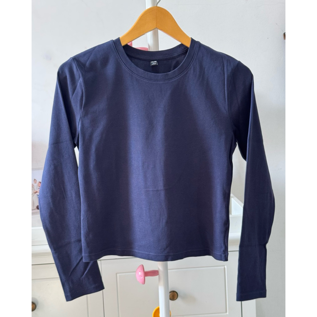 Uniqlo-Preloved T-shirt Crop Top Kaos Atasan Wanita Navy