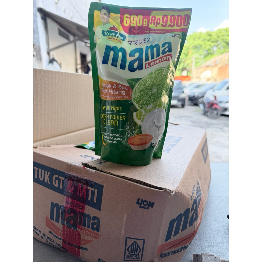 Mama Lemon 1dus isi 12pcs Kemasan 680ml