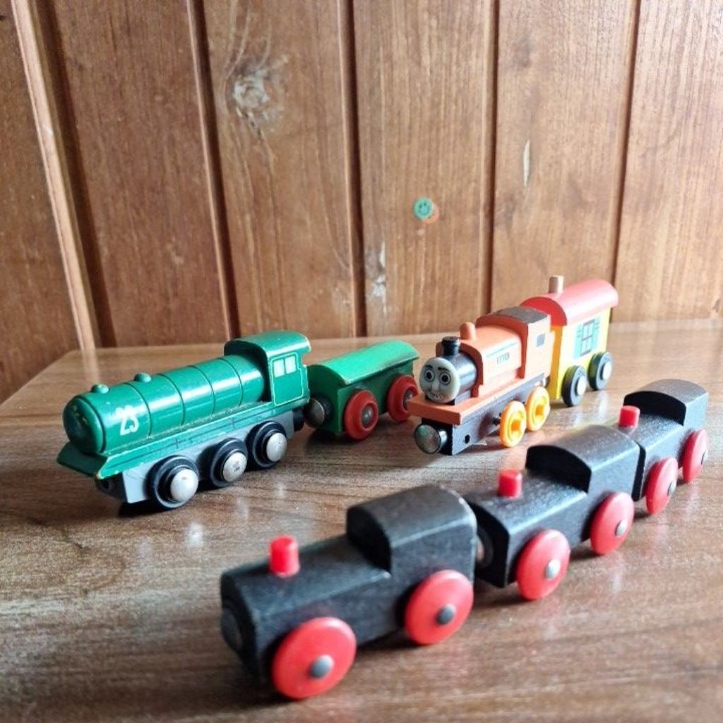 mainan kereta api kayu / kereta api magnet