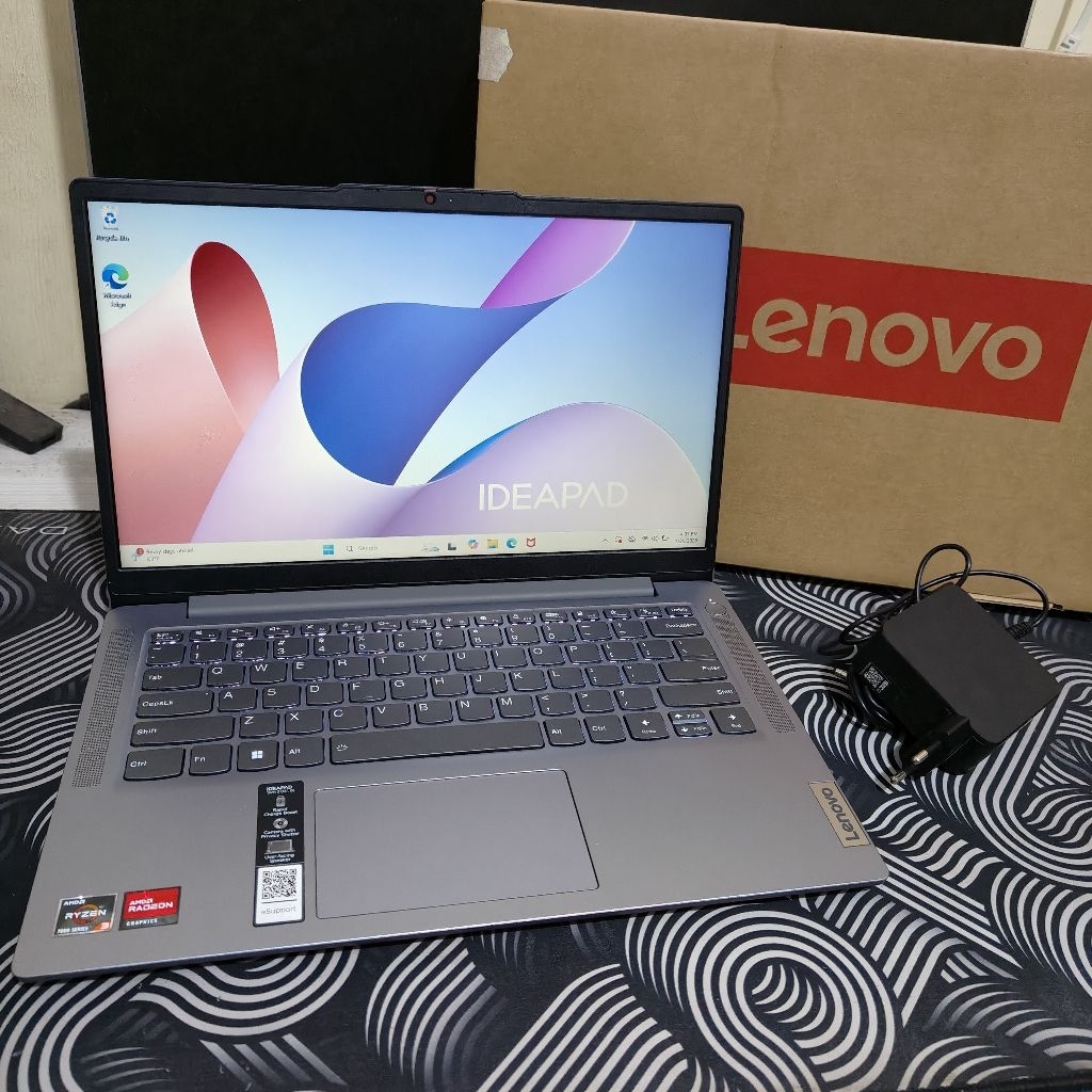 Lenovo Ideapad slim 3 Ryzen 3 7320u 8/512 garansi resmi